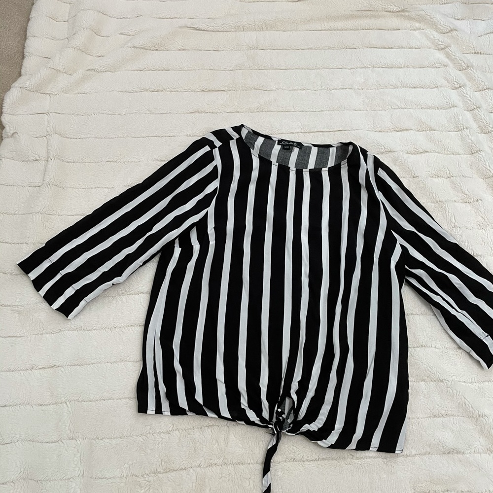 Three quarter length sleeve top